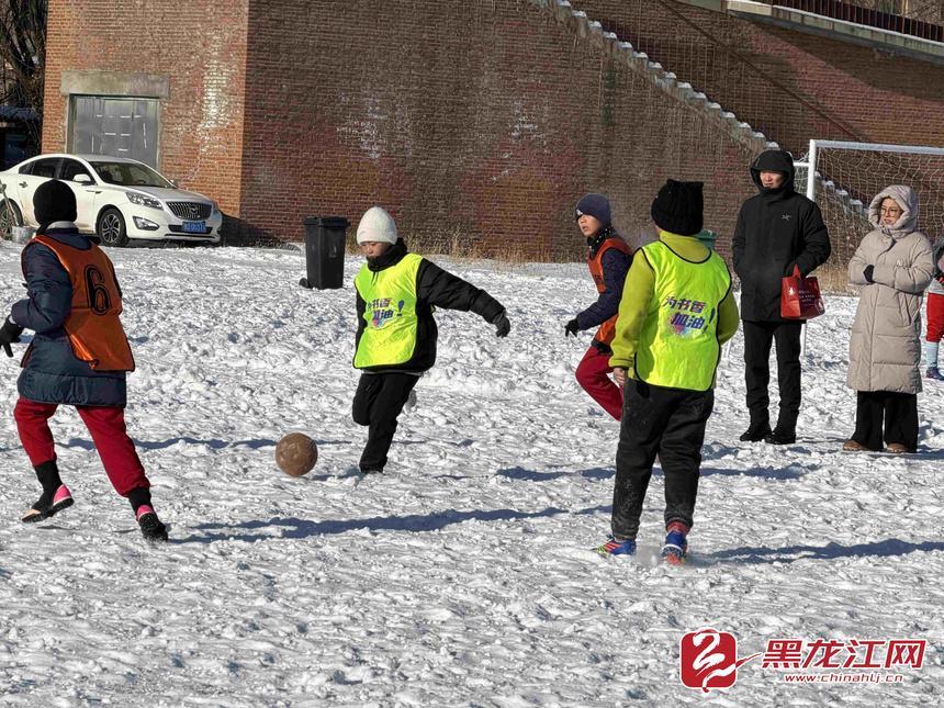 37 支队伍 450 余名小将！佳木斯青少年雪地足球赛燃爆冰雪赛场